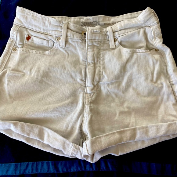 Levi’s White Shorts - Picture 1 of 3